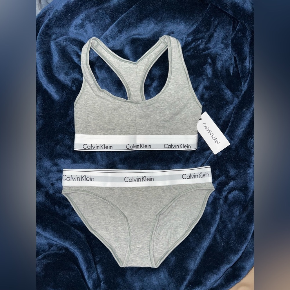 👙NWT Calvin Klein Set
